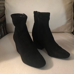 Steve Madden Black Suede Booties Size 8M